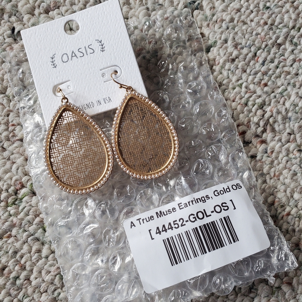 Oasis - A True Muse Earrings Gold With Pearls